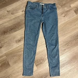 Levi’s 710 Super Skinny Jeans (Mid-Rise)